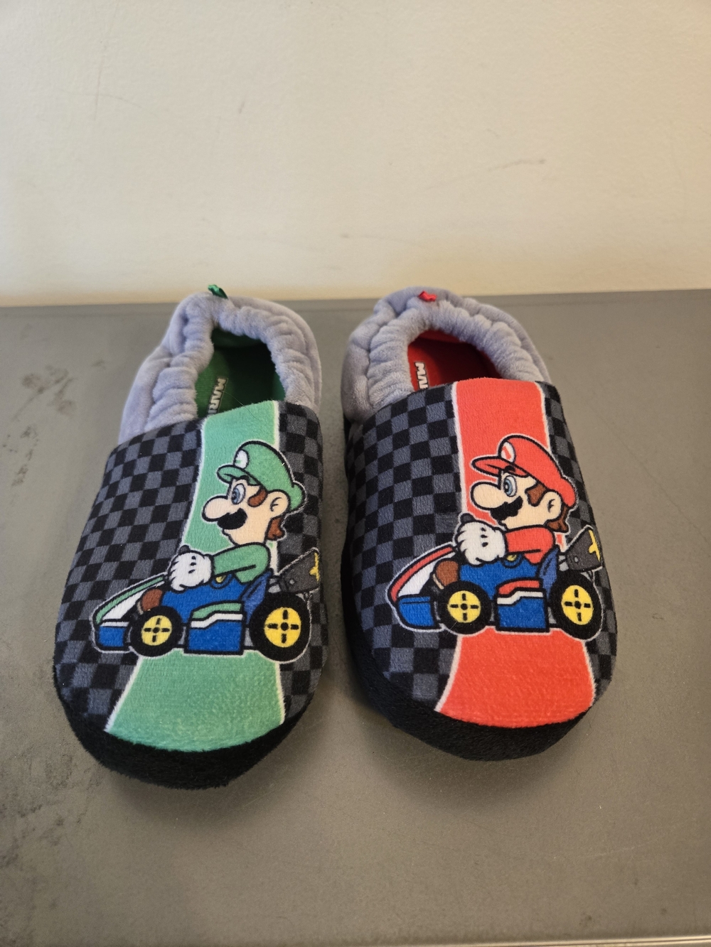 Nintendo Mario Kart Mario & Luigi Kids Size L12-13 Slippers
